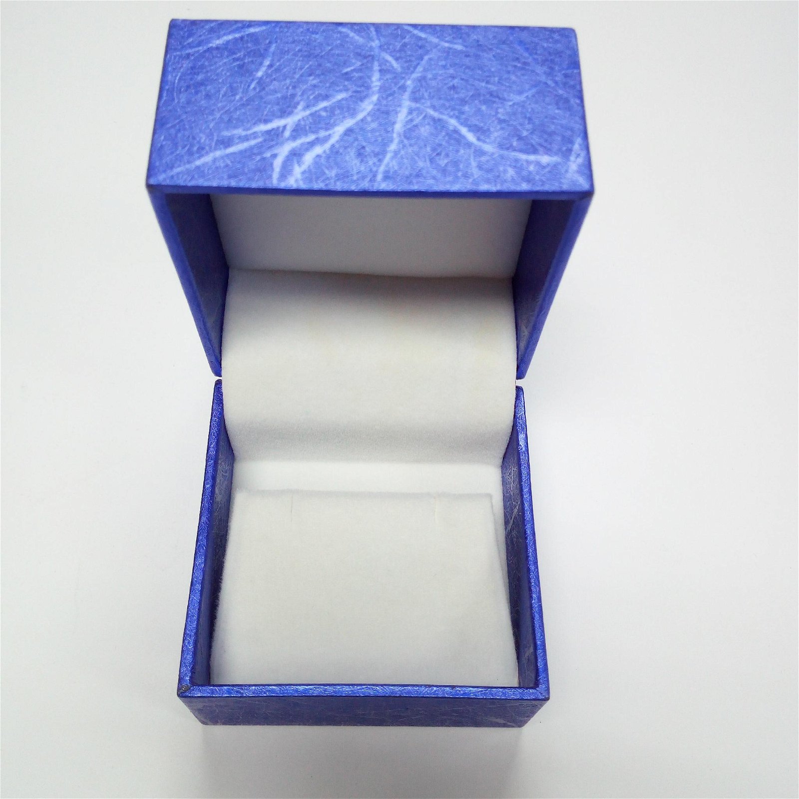 Jewelry ring leather box