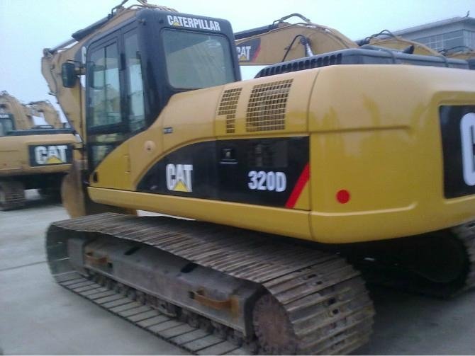 Used excavator Caterpillar 320D 2