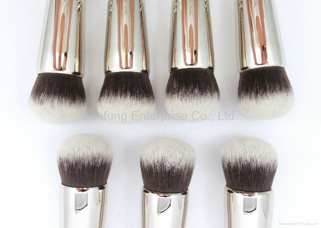 Long Handle Kabuki Brush  2