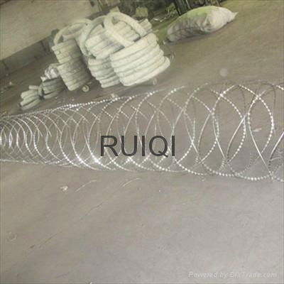 Heavy Galvanized Razor Wire Concertina Security Fence Top 2