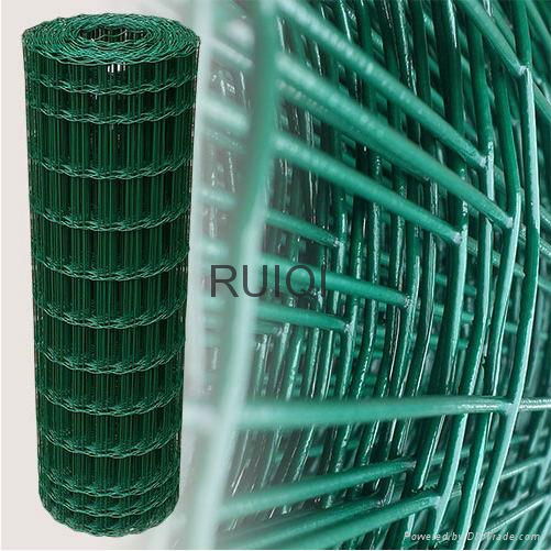 Green PVC Coated Welded Wire Mesh Garden Fence  2