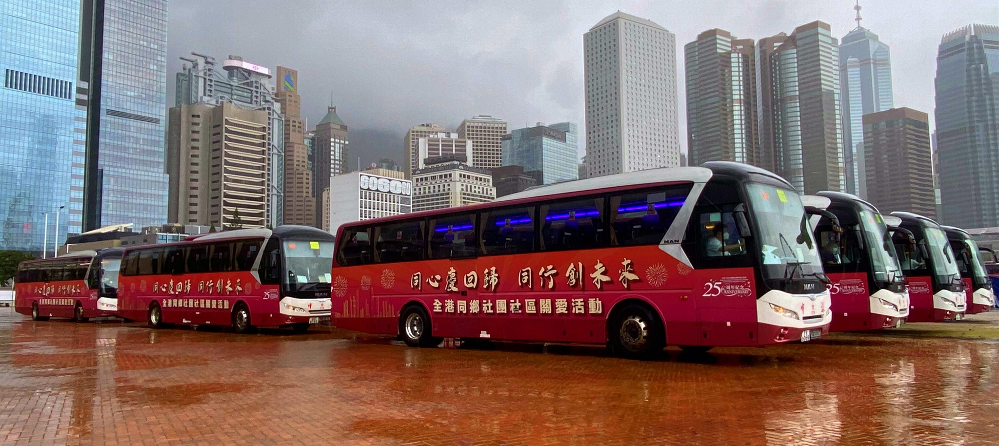 深圳跨境巴士广告-口岸跨境巴士广告-跨境巴士 5