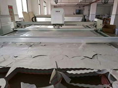 Auto feeding fabric cutting machine /