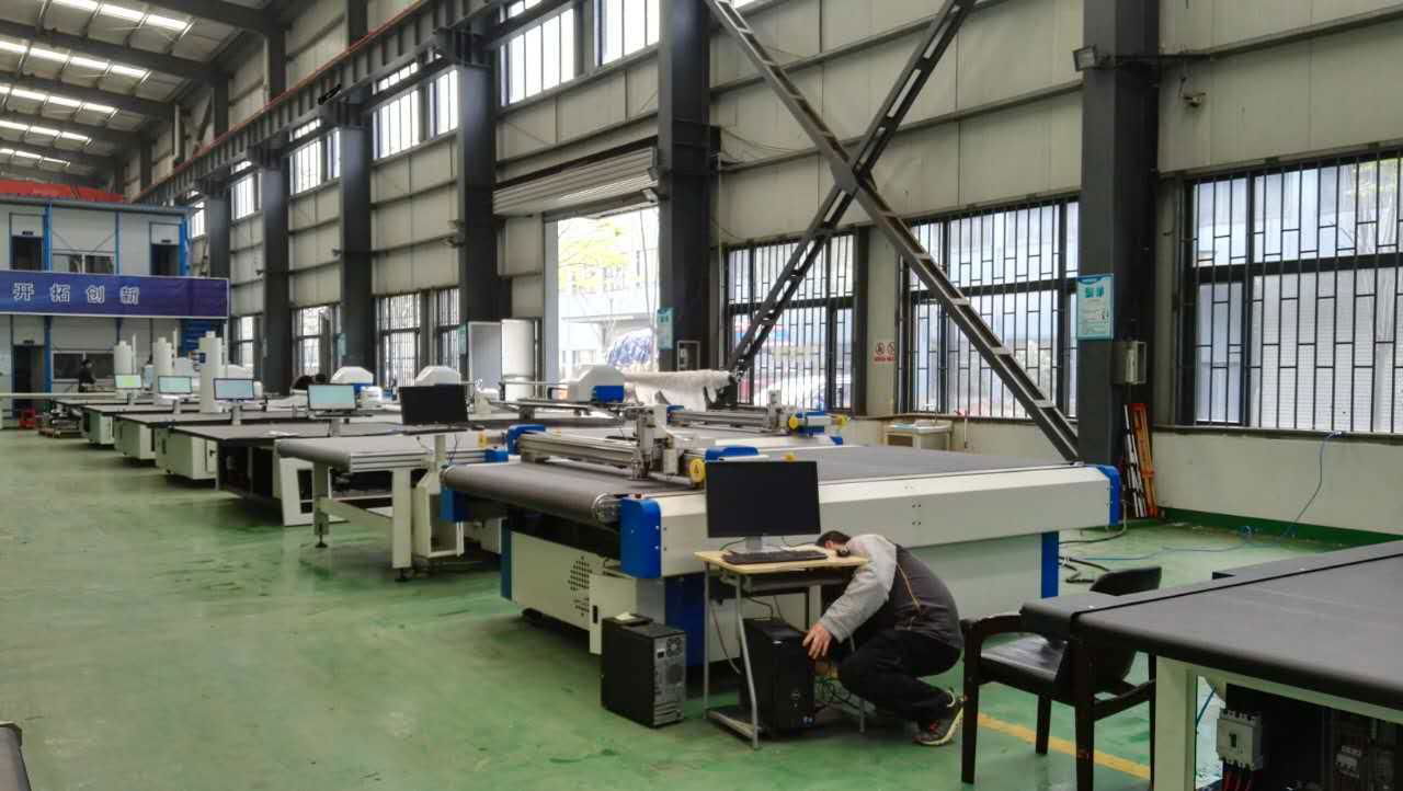 TMCC5-2220 CNC Cloth Cutting Machine For Garment Cutter 4