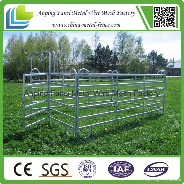 Hot-dipped Galvanized Steel Cattle Pipe Used Corral Panels  2