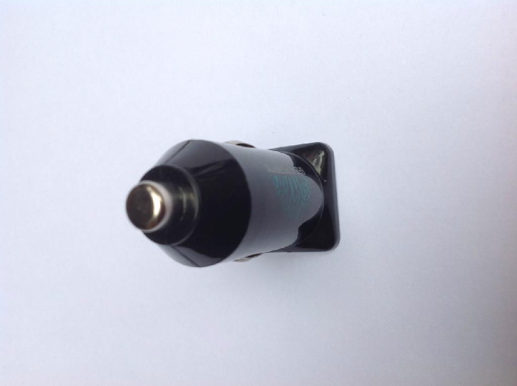 Single USB car charger （in black） 4