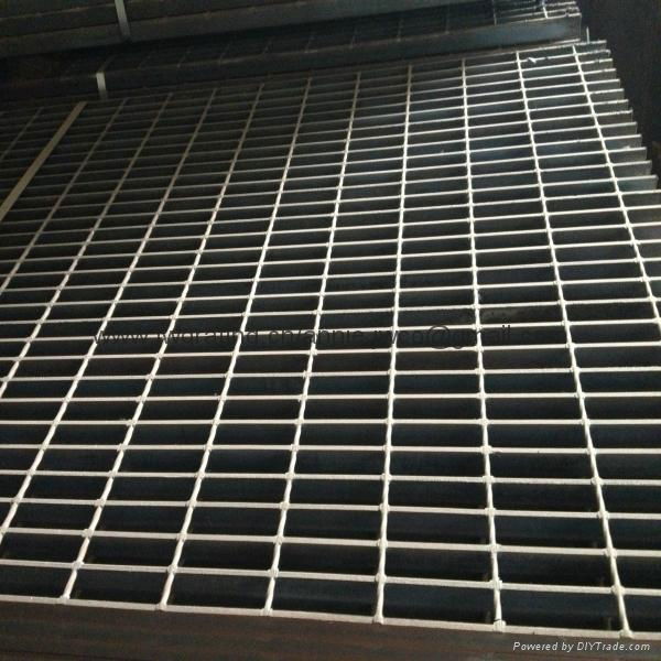 1*5.8m Hot dip galvanized steel grating serrated standard steel grating panel