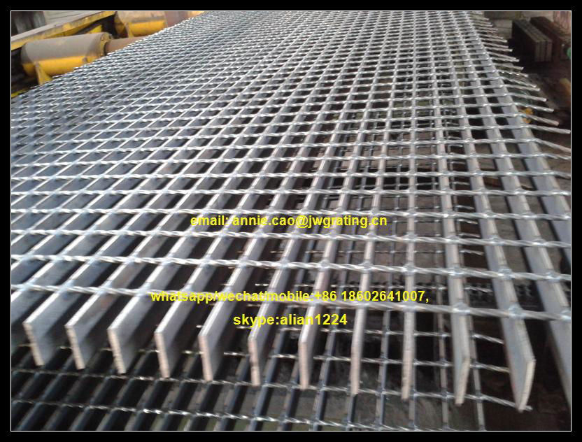 building material  different size and shape steel grating 2