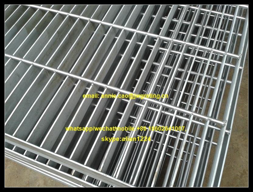 building material  different size and shape steel grating 4