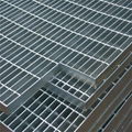 1*5.8m Hot dip galvanized steel grating serrated standard steel grating panel