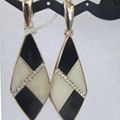 Gold Plated Rhomboic Check Pendent Earring Jewelry with Crystal in Alloy