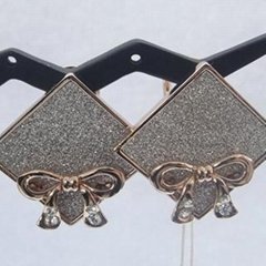 Gold Plated Gliiter Square with Bow and Crystal Earrring Jewelry in Alloy
