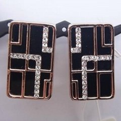 Gold Placted Square with Check Earring Stud with Crystal Jewelry in Alloy