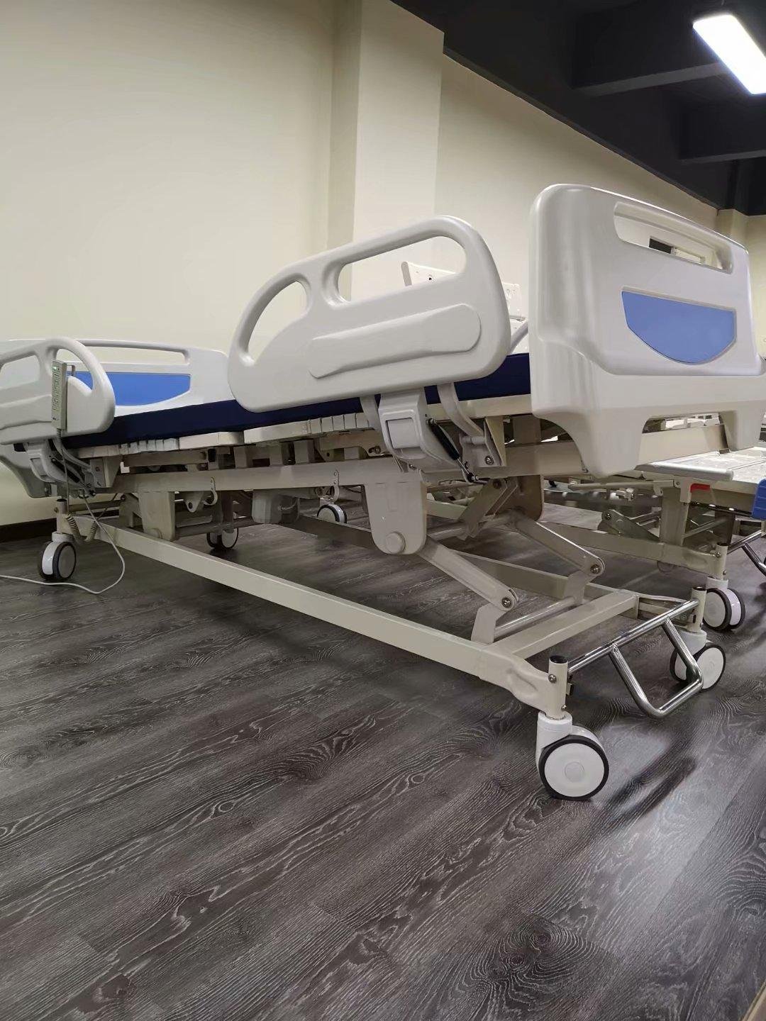 RAYDOW Manufacturer RD-YE3005+R01 Luxury Electric Five Function Hospital bed 4
