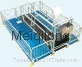 Pig Farrowing crate with metal fence