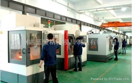  Hi-speed CNC machining Center