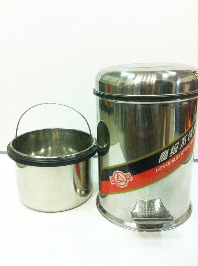 NO210 stainless steel pedal bin 3
