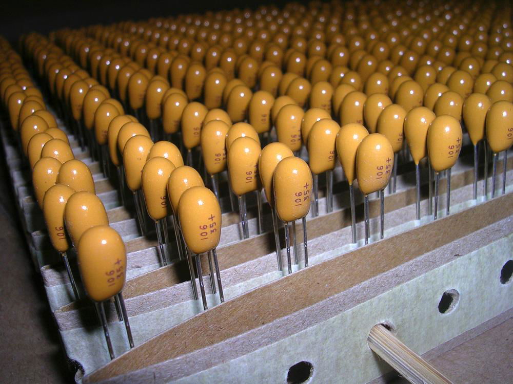 Dipped tantalum capacitor 4