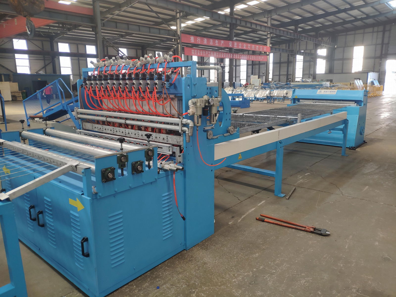 Pnuematic wire mesh welding machine 4