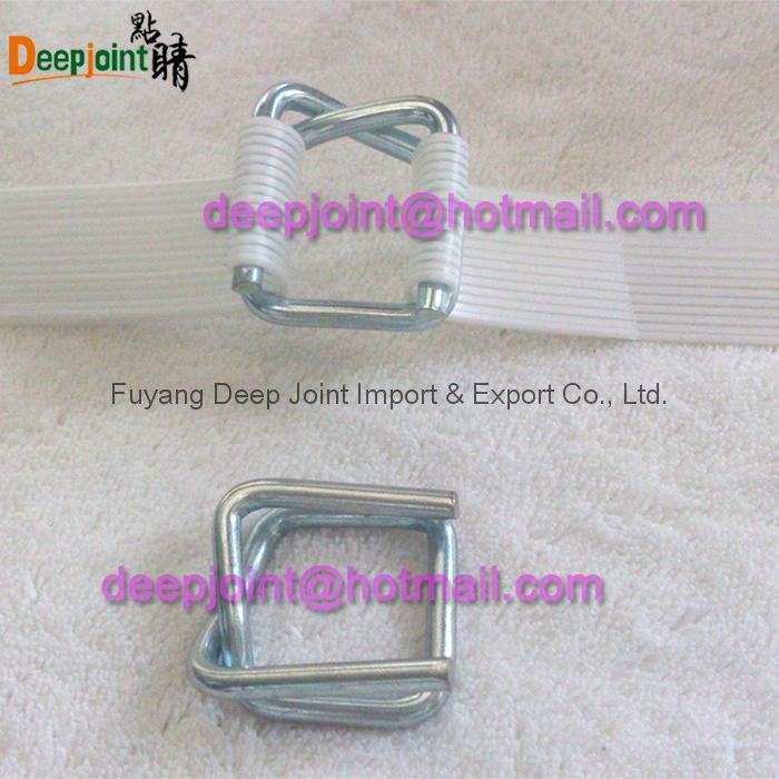 Fiber packing buckle