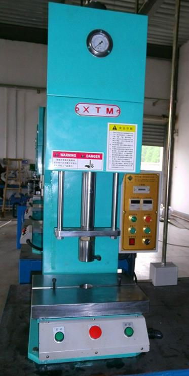 Small single column hydraulic press  3