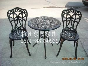 铸铝家具一桌两椅 3