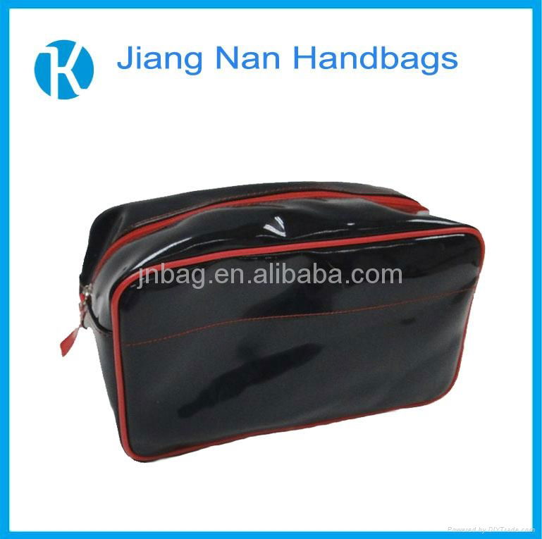 Leather cosmetic bag for travel