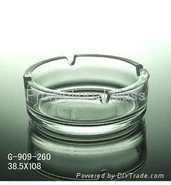 clear glass ashtray 