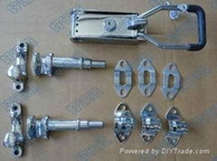 Trailer door locking gear