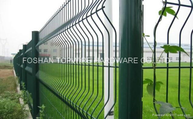 welded mesh fence 4