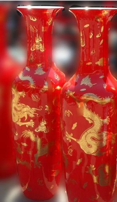 中國紅陶瓷花瓶