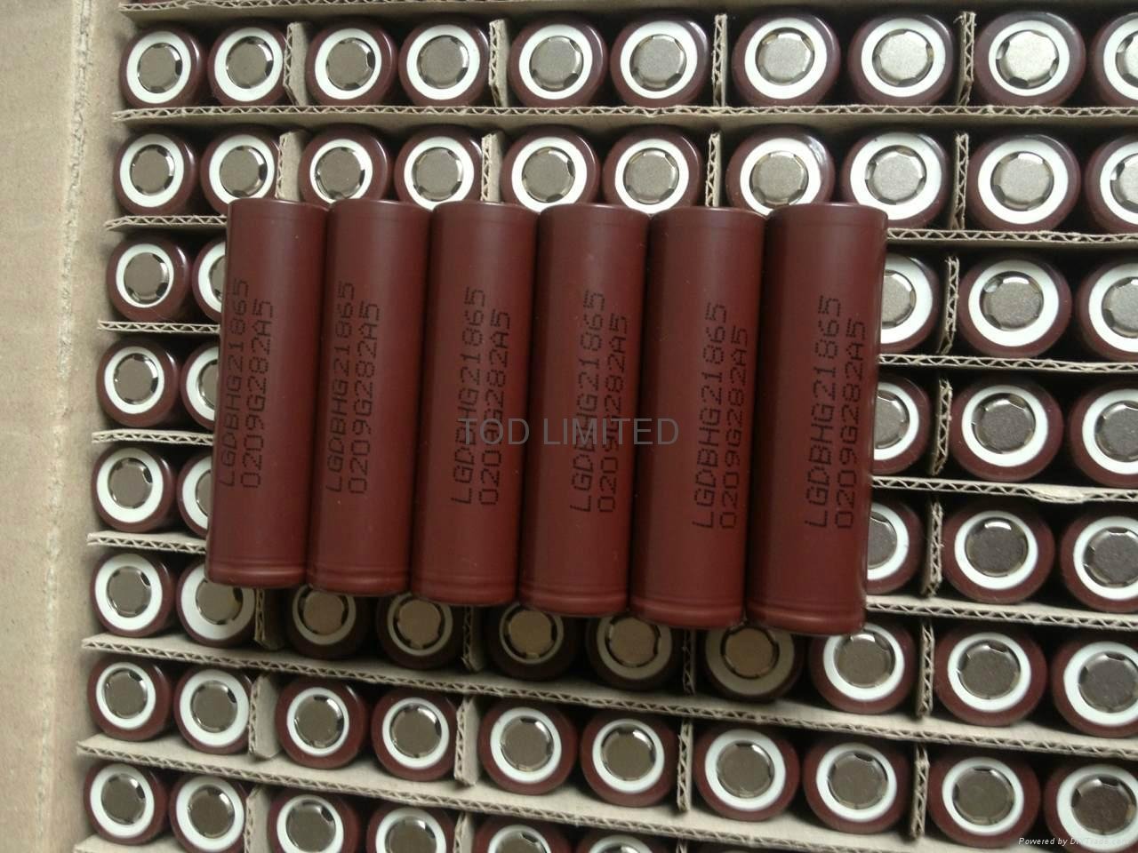 rechargeable battery LG 18650HG2 3000mAh High Discharge Flat Top 4