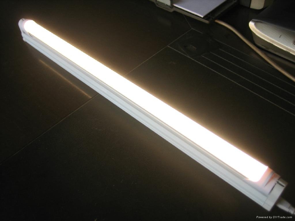 T8 LED 灯