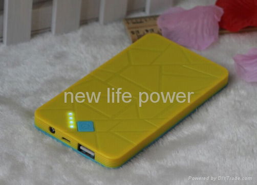 Car size universal power bank 5000mAh 2