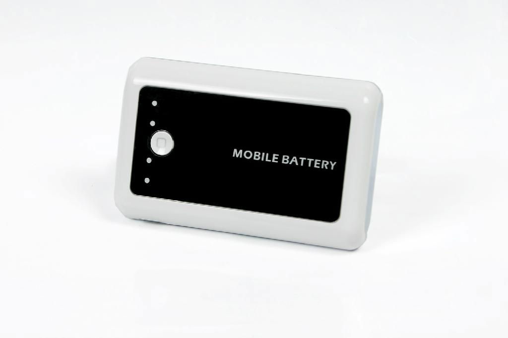 portable charger with 8000mAh and dual USB output 2