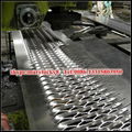 perforated metal stair treads/perforated safety grating 2