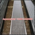 perforated metal stair treads/perforated safety grating 4