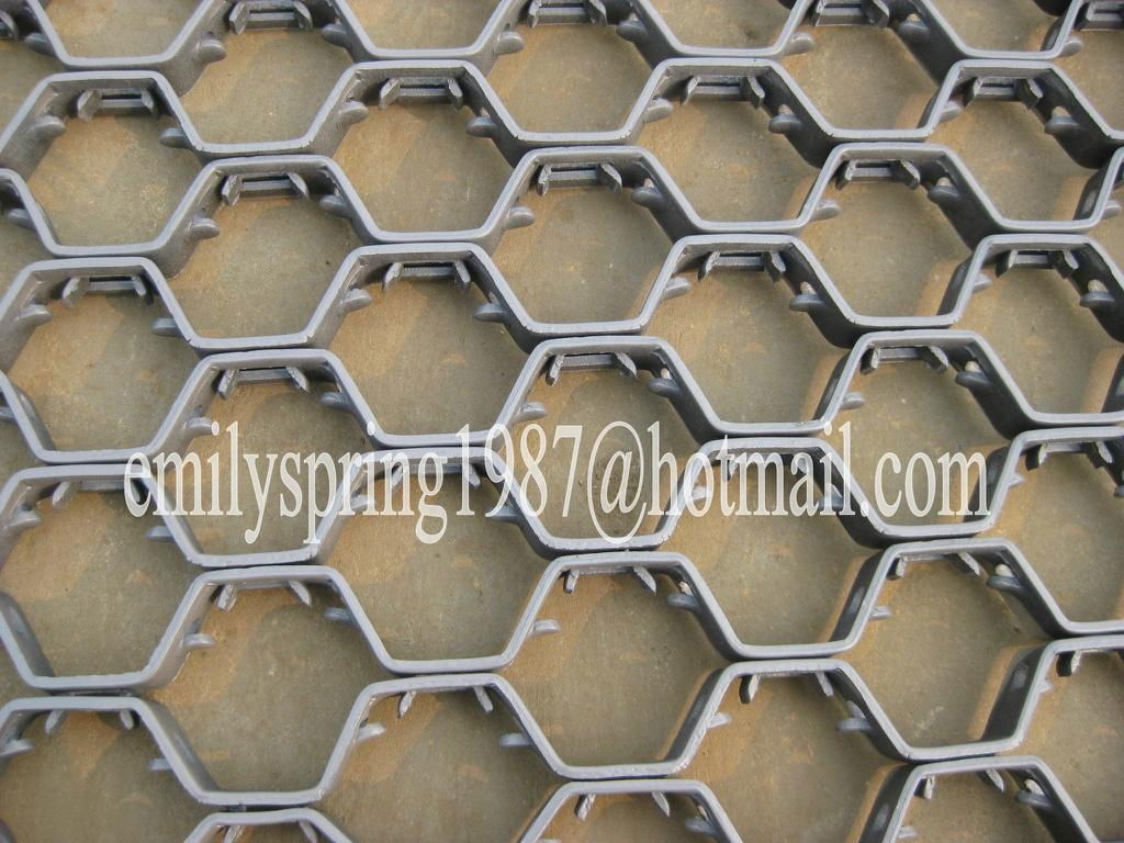 Hex metal anti-abrasive refractory lining