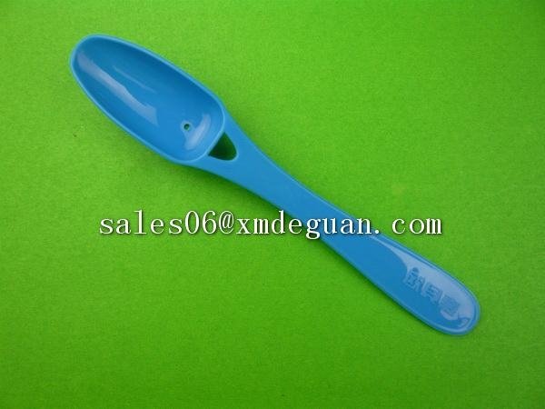 plastic long handle measuring spoon 2