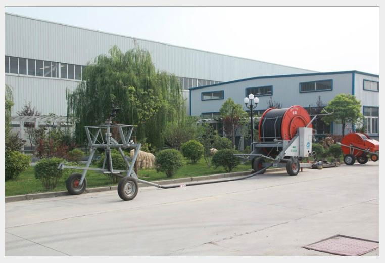 Hose reel irrigation machine for farms 3