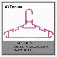 plastic clothes hangers