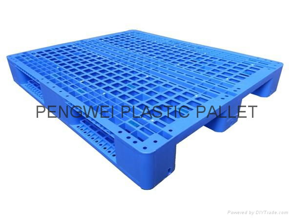 plastic pallet