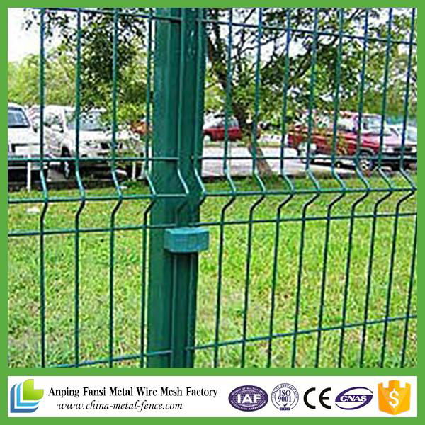 green pvc coated welded wire mesh fence panels(China supplier) 3