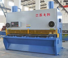 Hydraulic shearing machine