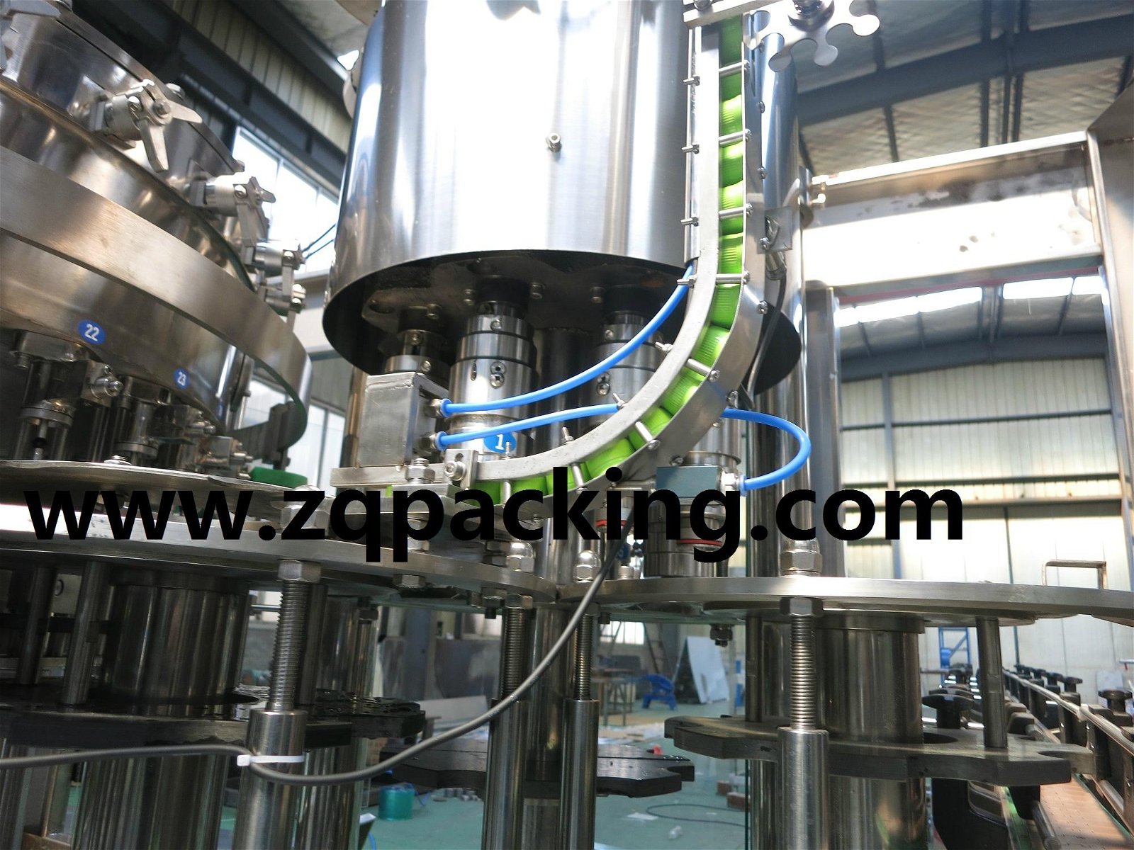 DCGF24-24-8 Automatic Carbonated Liquid Filling Bottle Machine 3