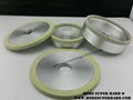 Vitrified diamond grinding wheel for