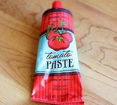 TOMATO PASTE IN SACHET WITH NUZZLE 