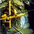 井下立柱式潜孔钻机