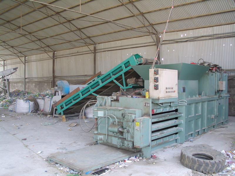 Horizontal PET bottles baling machine from HelloBaler 2