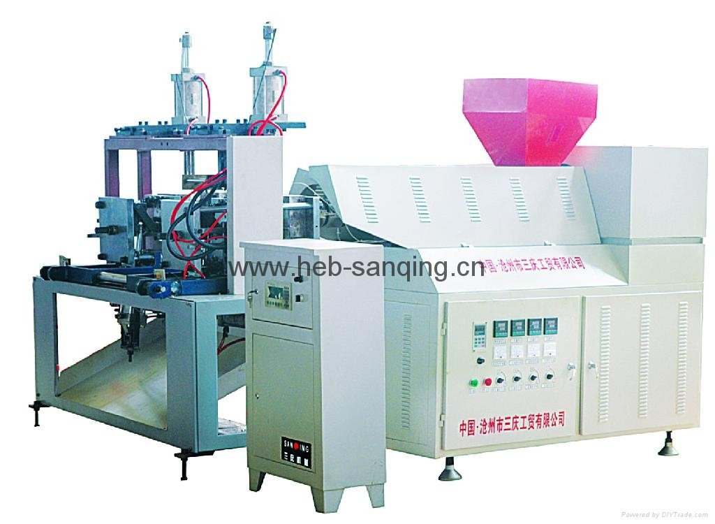 automatic plastic blow moulding machine with doublede stations and flashing  2
